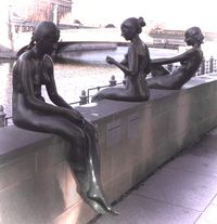 Skulpture, Spree Uferpromenade/ Escultura Spree, Berlin